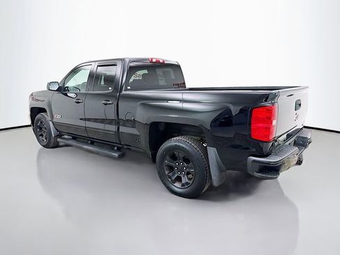 Used 2018 Chevrolet Silverado 1500 LT w/ Midnight Edition image 5