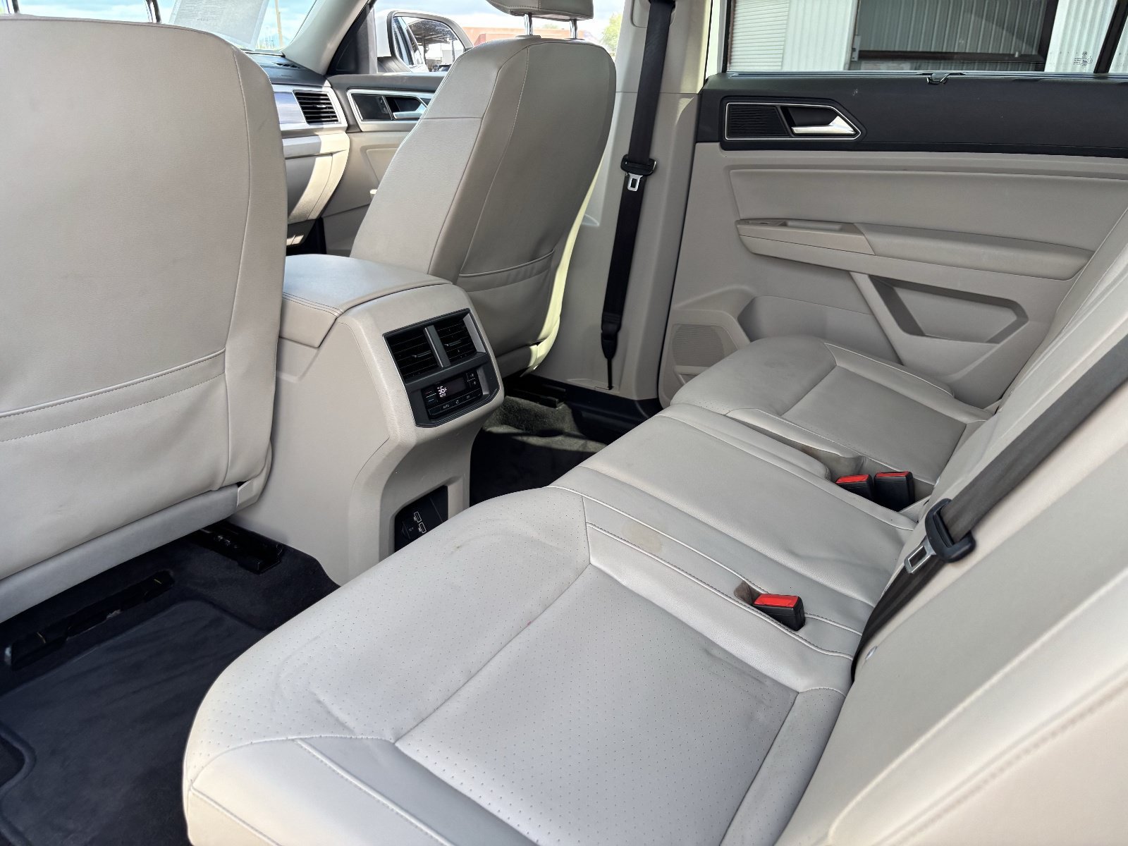 Used 2018 Volkswagen Atlas SE AWD/4WD image 18