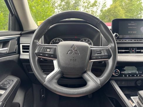 Used 2022 Mitsubishi Outlander ES AWD/4WD image 14