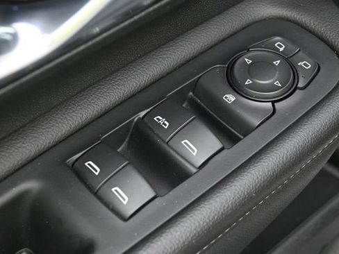 Used 2023 GMC Terrain SLT AWD/4WD image 14