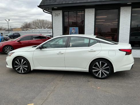 Used 2021 Nissan Altima 2.5 SR w/ SR Premium Package image 6