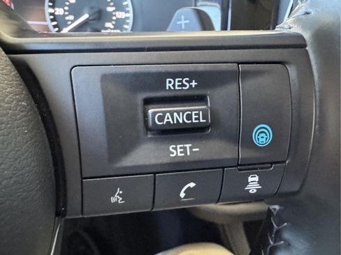 Used 2025 Nissan Pathfinder SV FWD image 11
