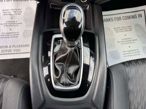 Used 2020 Nissan Rogue S AWD/4WD image 19
