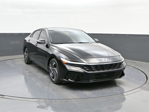 Used 2025 Hyundai Elantra SEL image 22