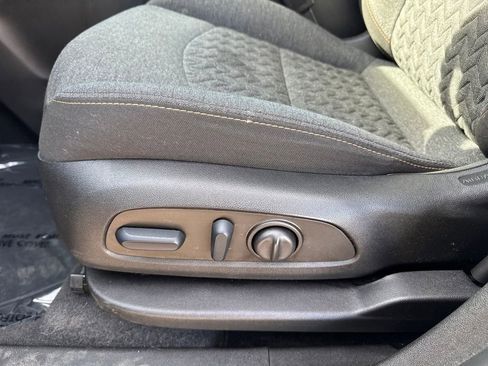 Used 2022 Chevrolet Equinox LT image 25