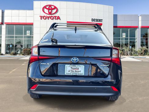 Certified 2022 Toyota Prius XLE w/ Advanced Technology Package FWD image 6