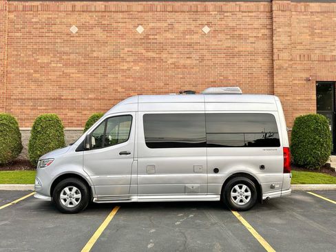Used 2019 Mercedes-Benz Sprinter 2500 image 2