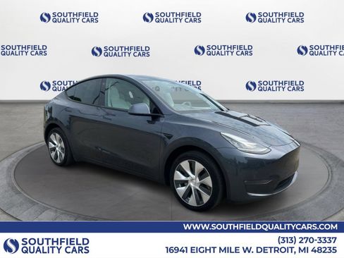 Used 2020 Tesla Model Y Long Range image 1