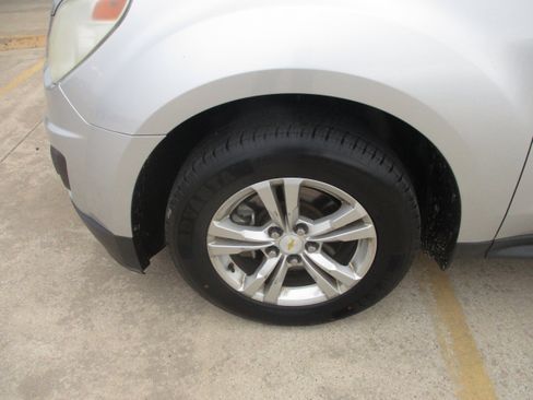 Used 2014 Chevrolet Equinox LT w/ Driver Convenience Package image 3