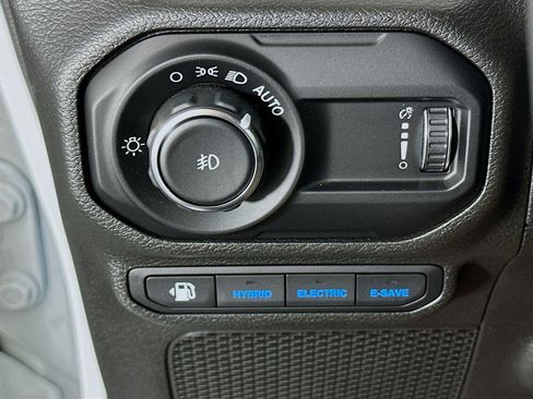 Used 2023 Jeep Wrangler Unlimited Sahara AWD/4WD image 17