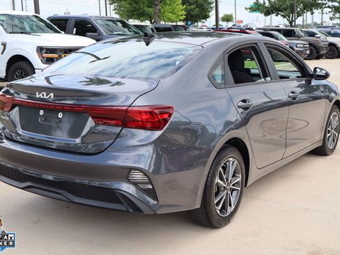 Used 2023 Kia Forte LXS FWD image 3