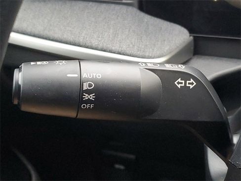 Certified 2025 Nissan Kicks SV image 9