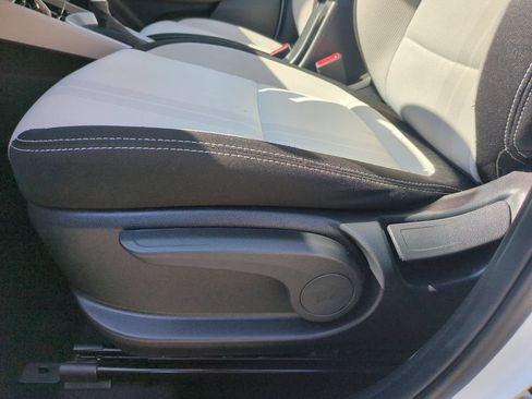 Used 2025 Hyundai Venue SEL FWD image 14