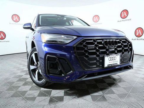 Used 2023 Audi Q5 2.0T Premium Plus w/ Premium Plus Package AWD/4WD image 2