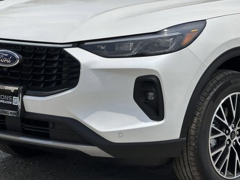 New 2025 Ford Escape SE w/ PHEV Premium Package image 2