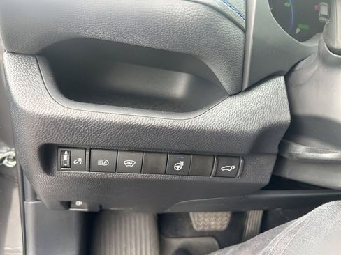 Used 2025 Toyota RAV4 SE w/ Convenience Package image 22