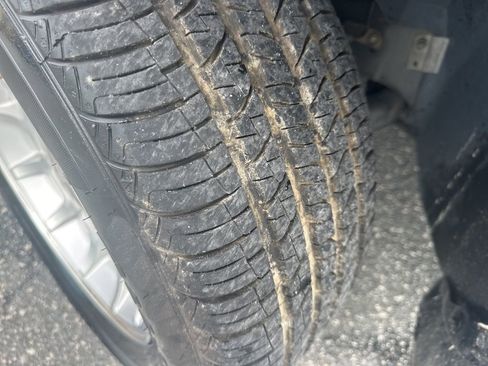 Used 1998 Ford Crown Victoria LX image 28