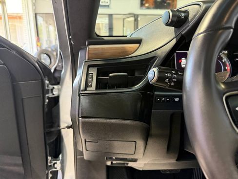Used 2024 Lexus ES 350 w/ Premium Package FWD image 18