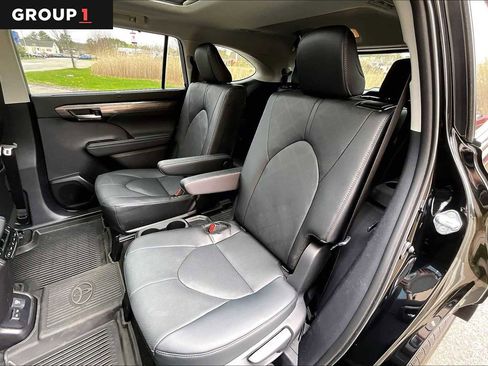 Used 2026 Toyota Highlander Platinum AWD/4WD image 21