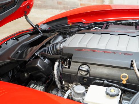 Used 2019 Chevrolet Corvette Stingray Coupe w/ Carbon Flash Badge Package RWD image 32