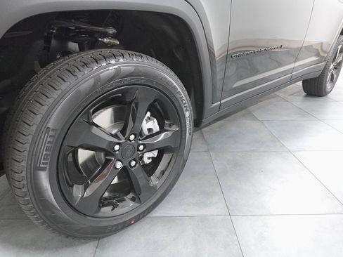 New 2025 Jeep Grand Cherokee L Limited w/ Luxury Tech Group II image 36