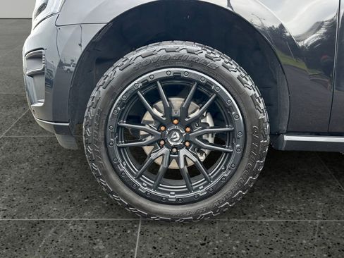 Used 2024 Ford Expedition Limited AWD/4WD image 5