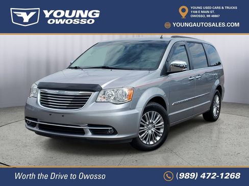 Used 2016 Chrysler Town & Country Touring-L FWD image 1