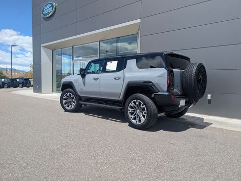 Used 2024 GMC Hummer EV 2X w/ LPO, Illumination Package AWD/4WD image 3