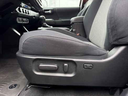 Certified 2022 Toyota Tacoma TRD Sport image 19