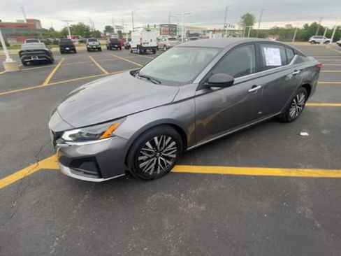 Used 2025 Nissan Altima 2.5 SV FWD image 6