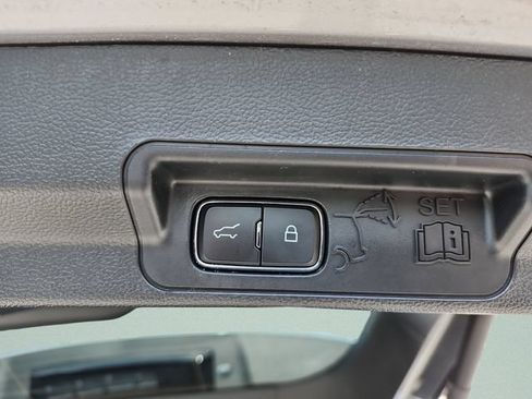 Used 2023 Ford Explorer XLT w/ Equipment Group 202A AWD/4WD image 19