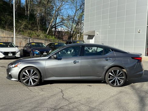 Used 2019 Nissan Altima 2.5 Platinum AWD/4WD image 3