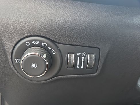 Used 2025 Jeep Compass Trailhawk AWD/4WD image 28