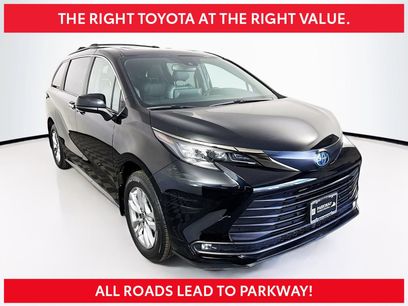 Used 2022 Toyota Sienna XLE Woodland Edition
