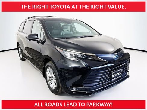 Used 2022 Toyota Sienna XLE Woodland Edition AWD/4WD image 1