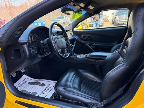 Used 2001 Chevrolet Corvette Convertible w/ Preferred Equipment Group2 image 8