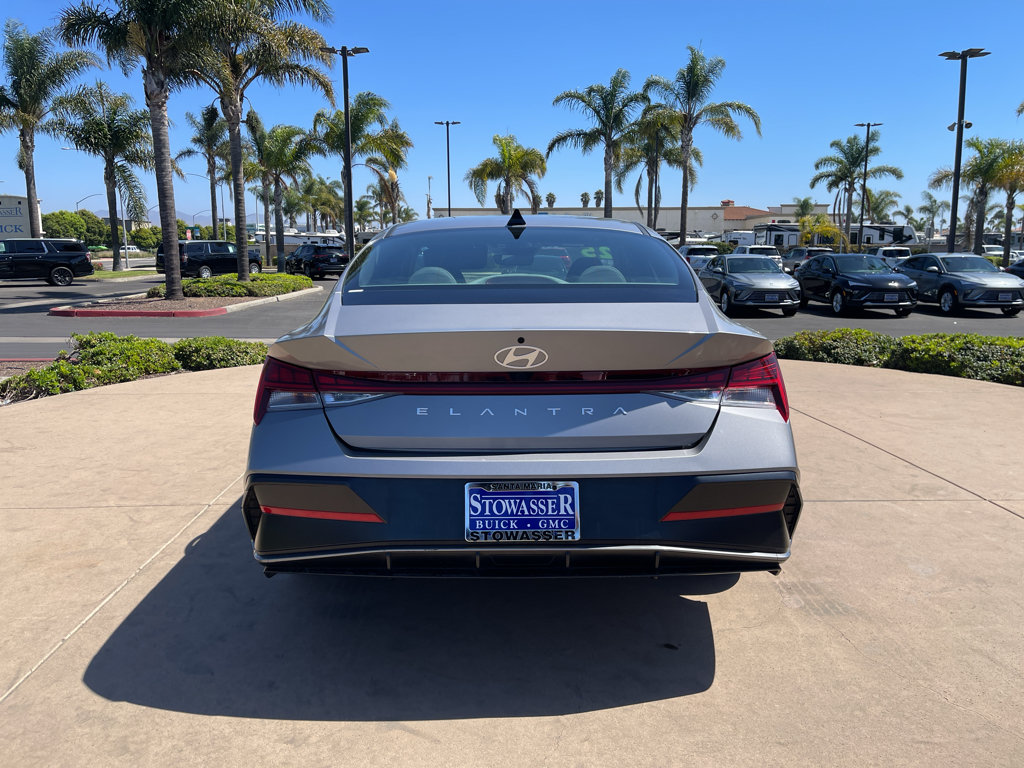 Used 2025 Hyundai Elantra SEL FWD image 6
