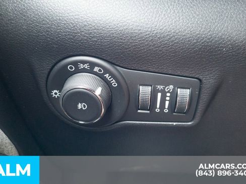 Used 2024 Jeep Compass Latitude image 34