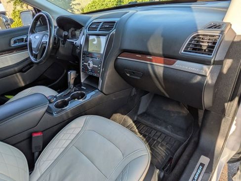 Used 2017 Ford Explorer Platinum AWD/4WD image 24