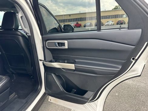 Used 2020 Ford Explorer XLT w/ Equipment Group 202A RWD image 18