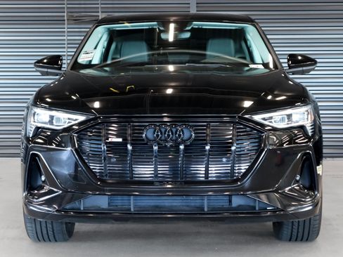 Used 2022 Audi e-tron Premium w/ Convenience Plus Package image 13