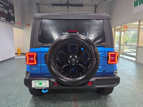 Used 2023 Jeep Wrangler Unlimited Sahara AWD/4WD image 8