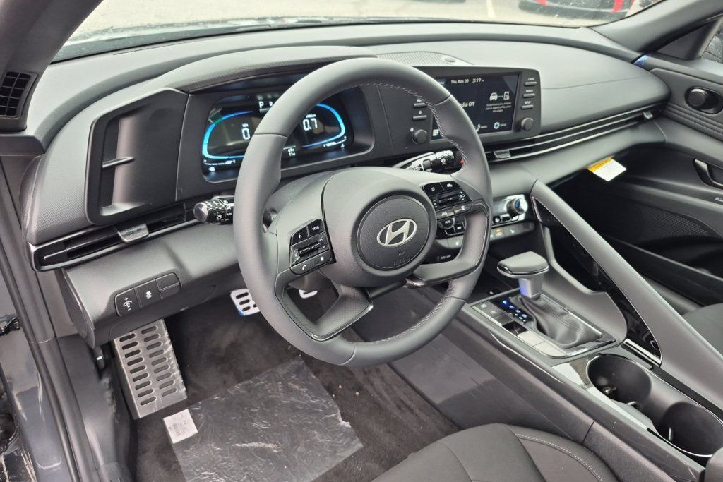 New 2026 Hyundai Elantra SEL Sport FWD image 12