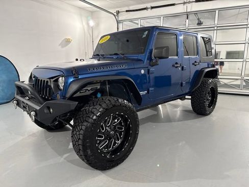 Used 2010 Jeep Wrangler Unlimited Rubicon AWD/4WD image 3