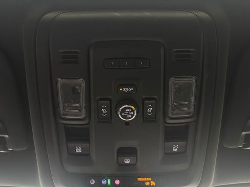 Used 2022 GMC Yukon XL AT4 image 28