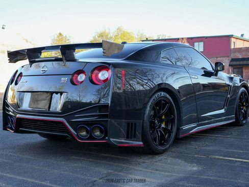 Used 2023 Nissan GT-R NISMO w/ Floor Mat Package AWD/4WD image 8
