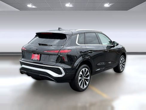 New 2026 Audi Q3 quattro 2.0T AWD/4WD image 9