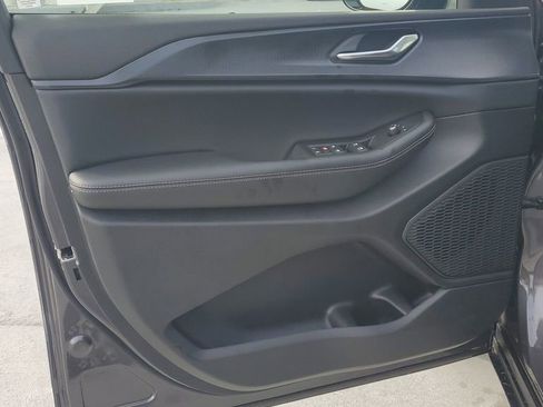 New 2025 Jeep Grand Cherokee Altitude image 21