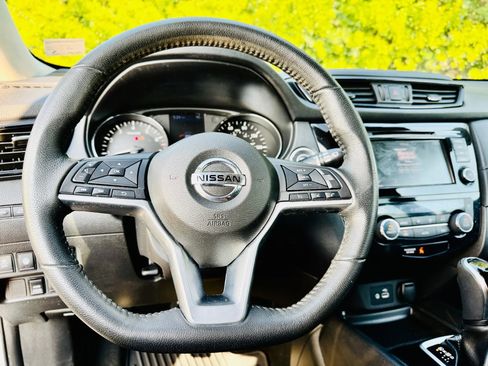 Used 2020 Nissan Rogue SV image 22