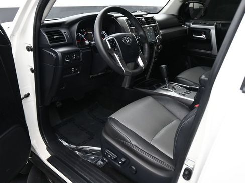 Used 2022 Toyota 4Runner SR5 Premium w/ Moonroof Package RWD image 2